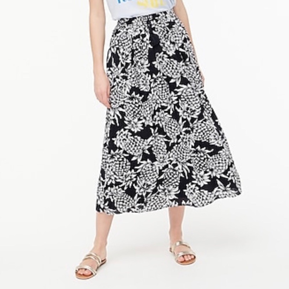 Smocked-trim maxi skirt 🤍💙
